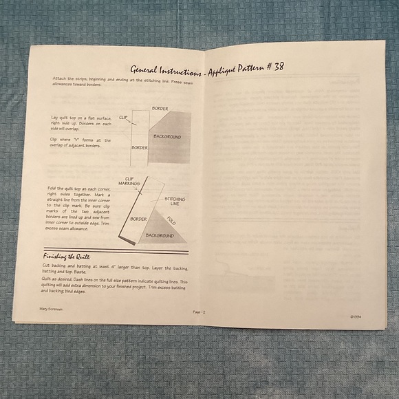 NIP Vintage Hummingbird pattern and fabric kit for appliquéd wall quilt. - Picture 8 of 9